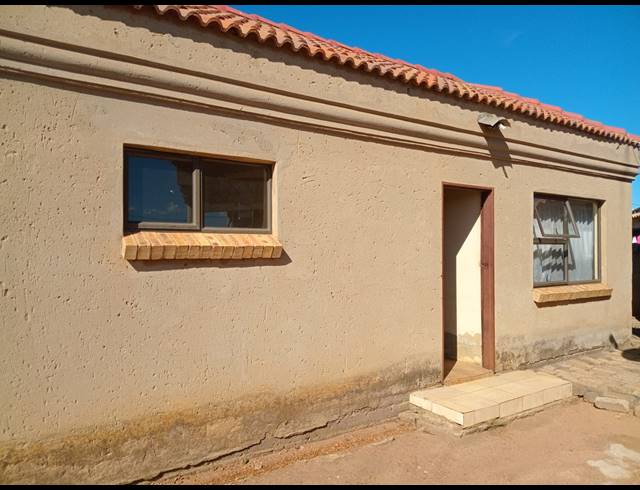 2 BEDROOM HOUSE FOR SALE IN EVATON WEST